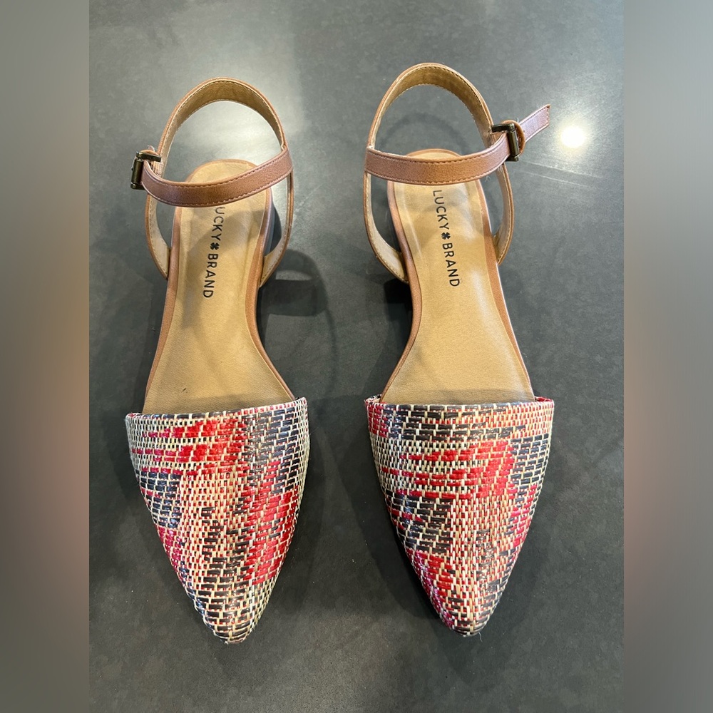 Lucky Brand Makaby pointed toe woven flats. 8.5